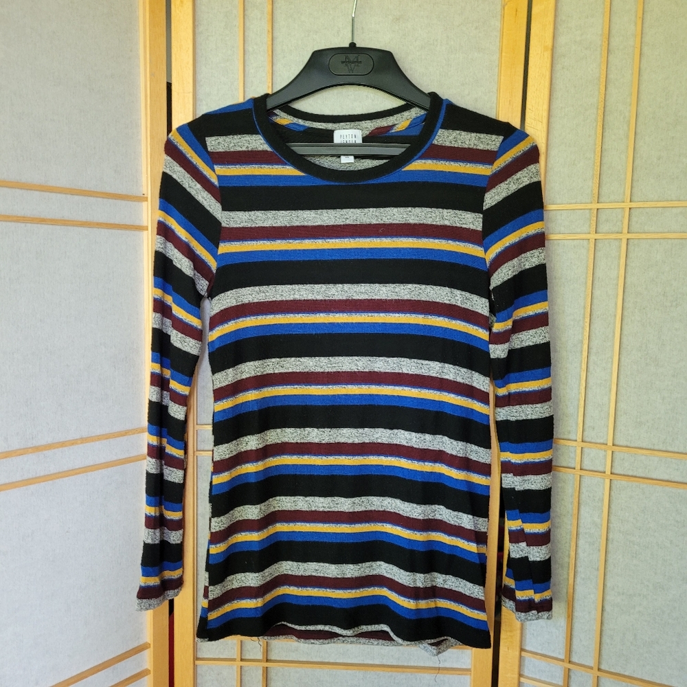 Peyton Jensen sweater small